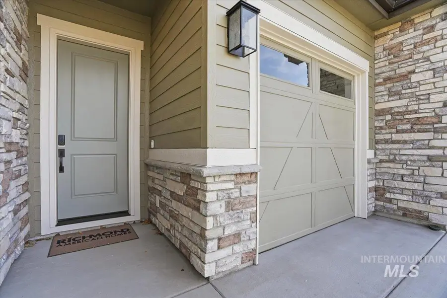 900 N Falling Water Way, Eagle, ID 83616 - Image #2