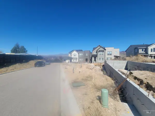 1233 E Echelon Ridge Ln, Boise, ID 83716