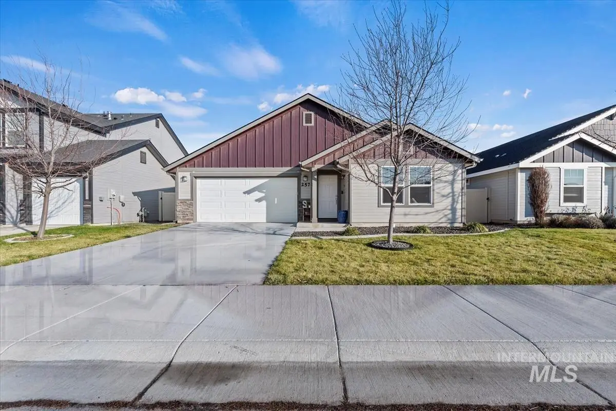 2574 N Ridgecreek Ave, Kuna, ID 83634 - Image #1