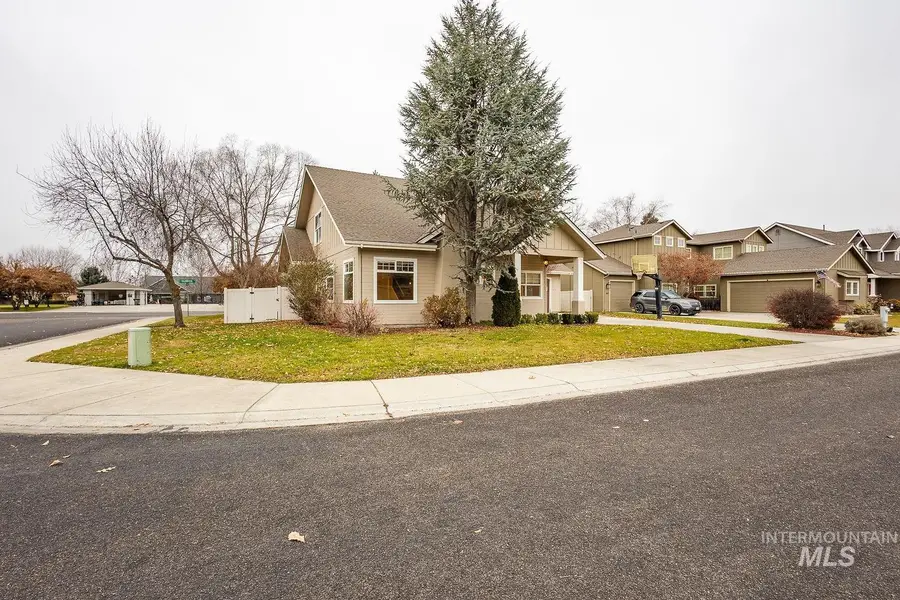 215 S Spring Lake Way, Star, ID 83669 - #2