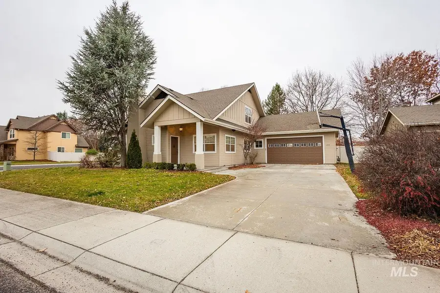 215 S Spring Lake Way, Star, ID 83669 - #3