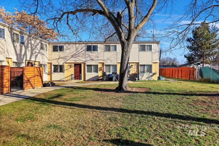 952 S Curtis Rd, Boise, ID 83705 - Image #2