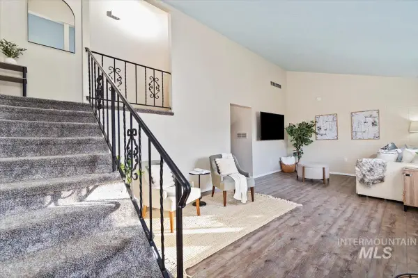 716 NW 8th St, Meridian, ID 83642