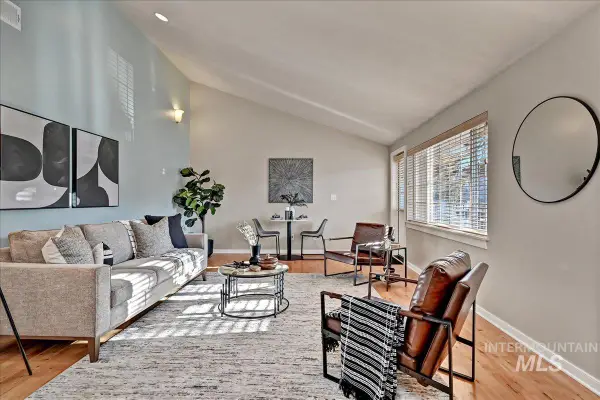 305 Village Lane #305, Boise, ID 83702