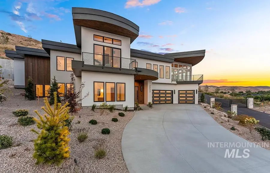 2432 S Globe Lane, Boise, ID 83716 - Image #2