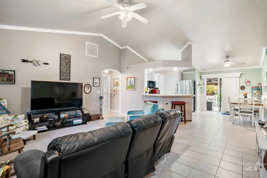 1690 N Henderson Ave, Meridian, ID 83646 - Image #2