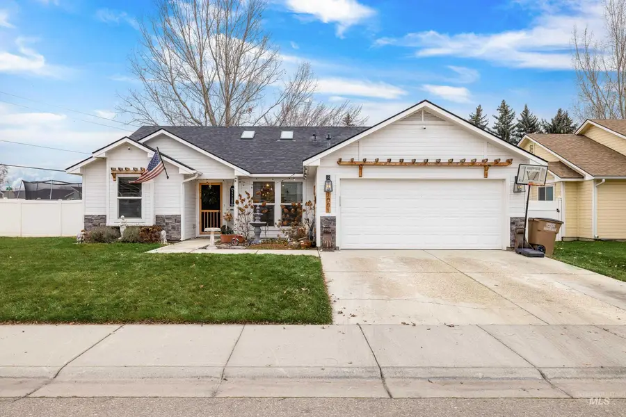 1001 Homestead Dr, Emmett, ID 83617 - Image #2