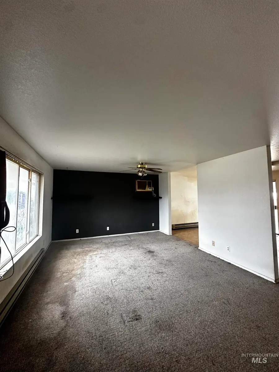 9431 W Hoff Dr, Garden City, ID 83714 - Image #2