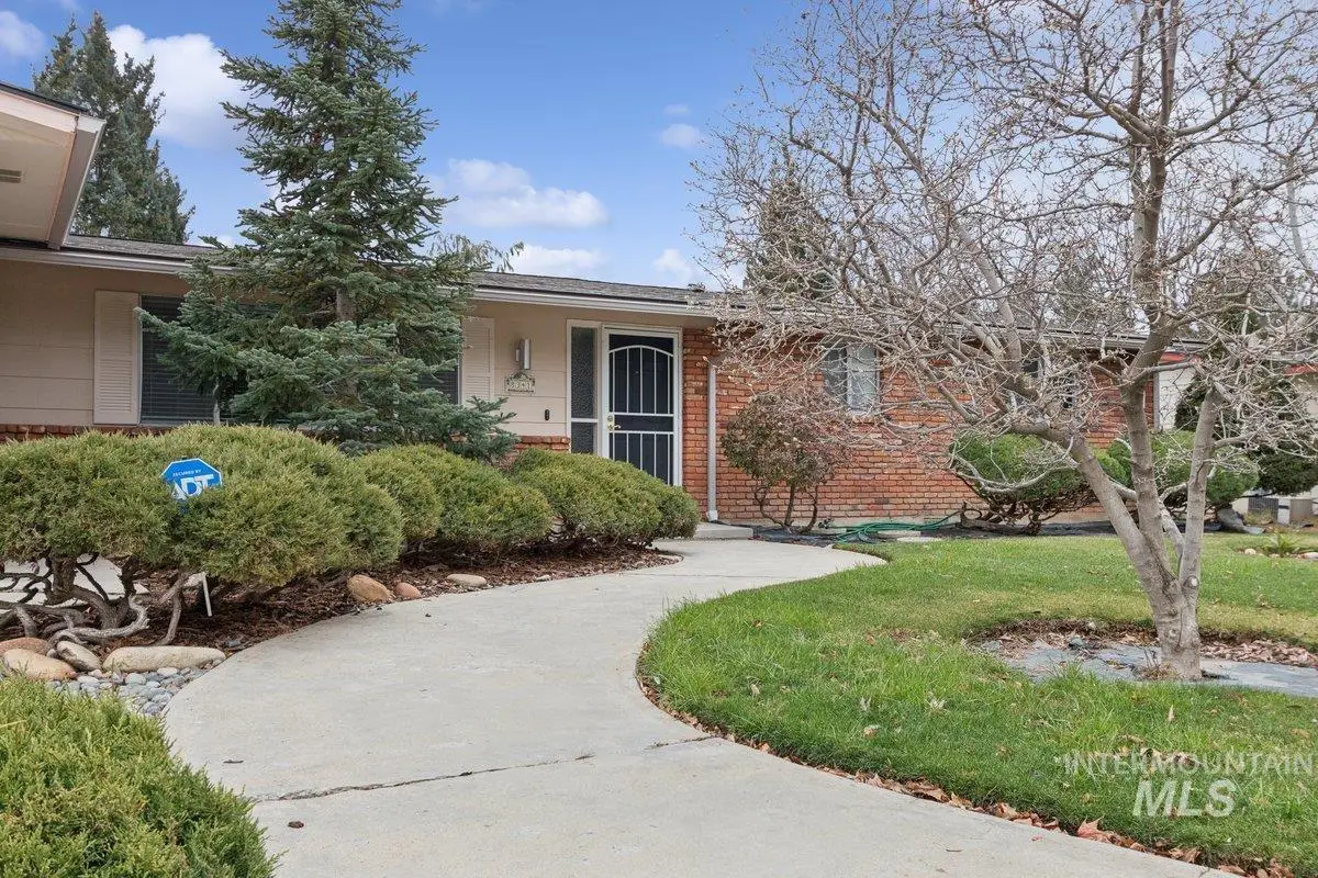 8341 W Bloomfield Dr, Boise, ID 83704 - Image #1