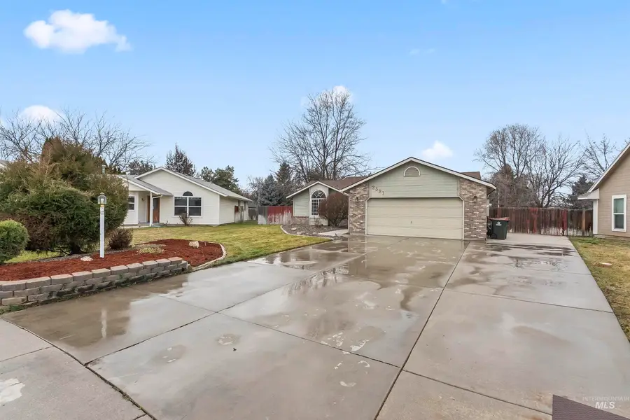 2327 E Green Meadows Ct., Meridian, ID 83646 - #2