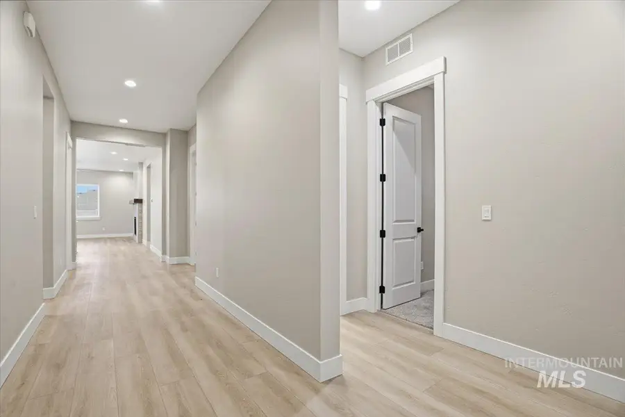 2304 N Kenora Ave, Star, ID 83669 - Image #2