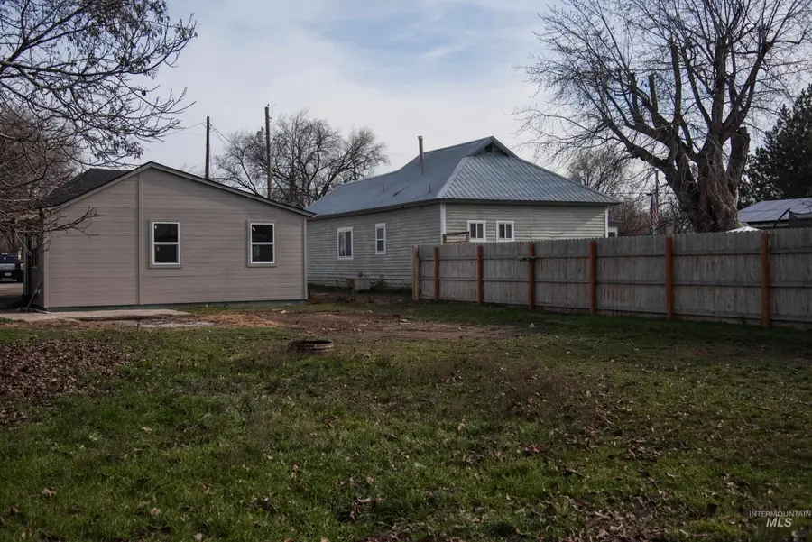 907 N 7th St, Payette, ID 83661 - Image #2