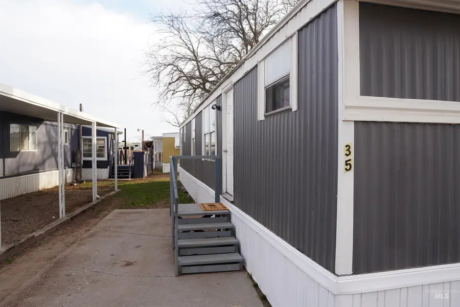 489 SE 2nd Ave #35, Ontario, OR 97914 - #2