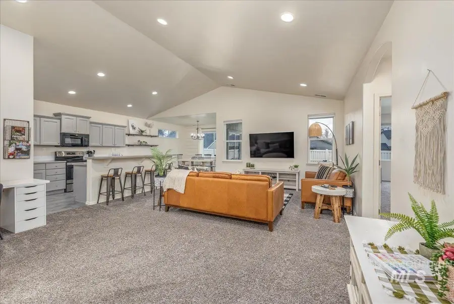 2213 E Elm Grove Dr, Nampa, ID 83686 - Image #2