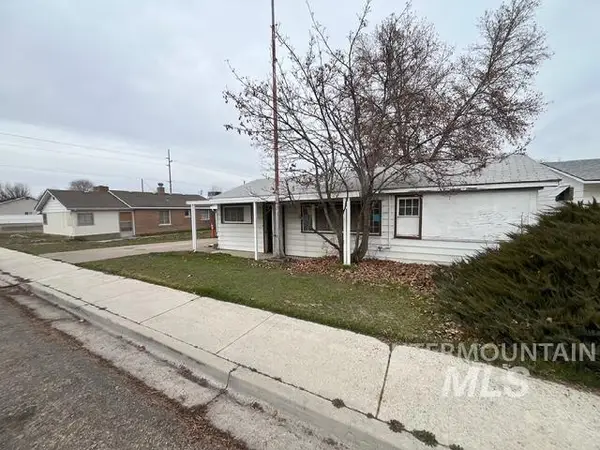 914 W W Roberts Ave, Nampa, ID 83651