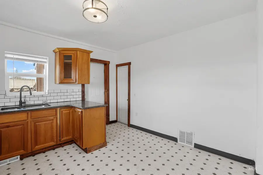 206 E 8th Street, Rupert, ID 83350 - #3