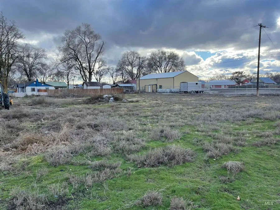 465 11th St, Vale, OR 97918 - #3