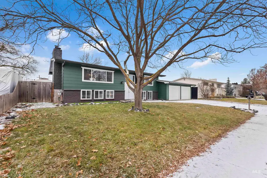 8211 W Brynwood Dr, Boise, ID 83704 - Image #3