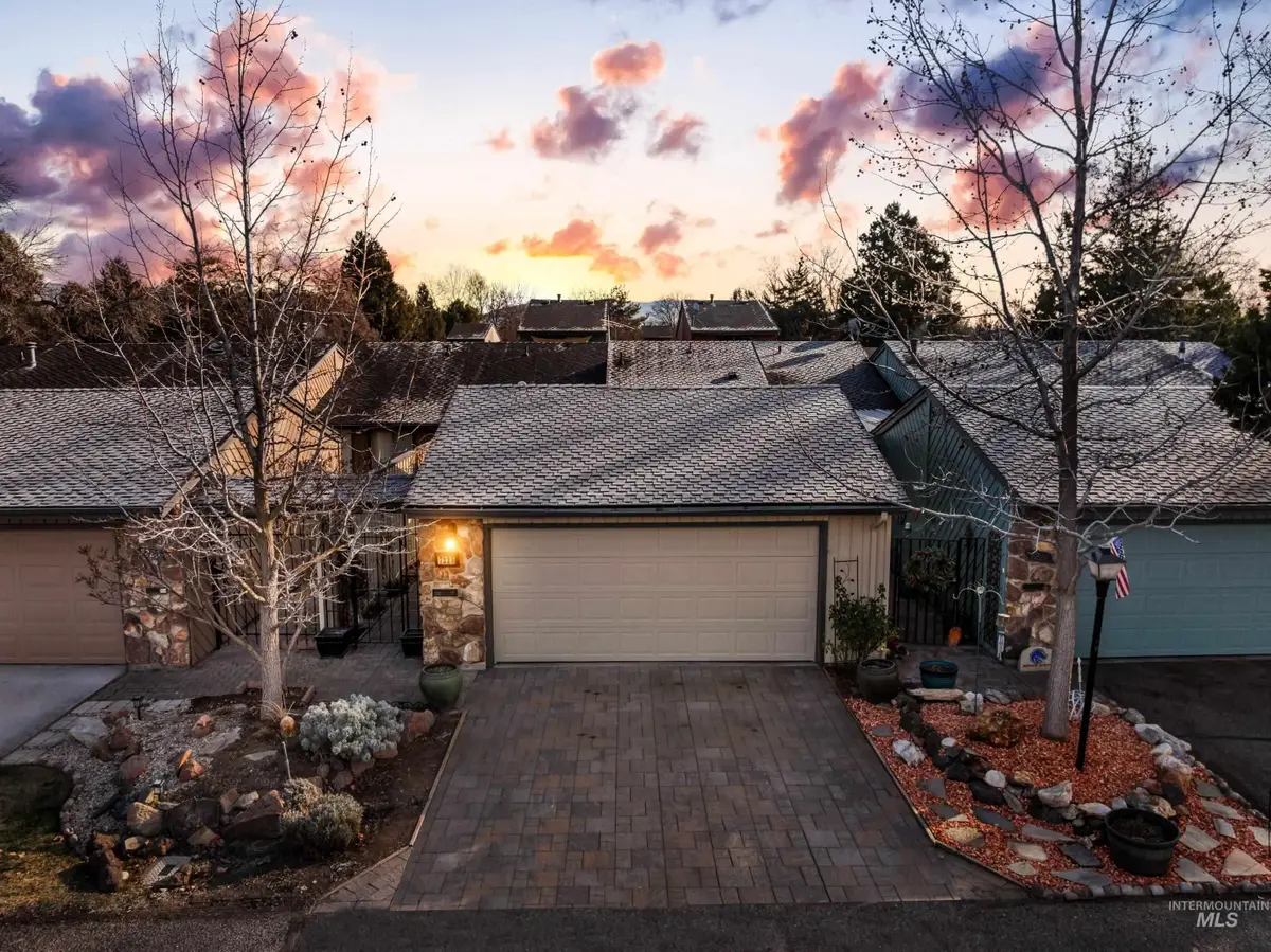7225 W Cascade Dr, Boise, ID 83704 - Image #1
