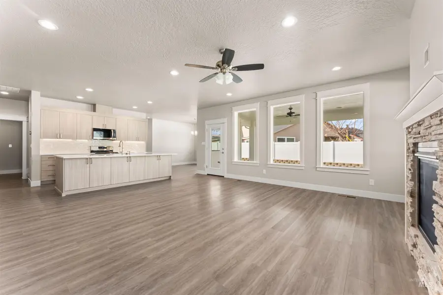 77 S Daybreak Ave #Lot 28 Block 4, Nampa, ID 83687 - Image #3