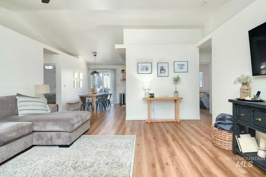 3205 S Malad Dr, Nampa, ID 83686 - Image #2