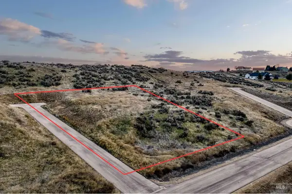 7167 Sidewinder Rd, Star, ID 83669