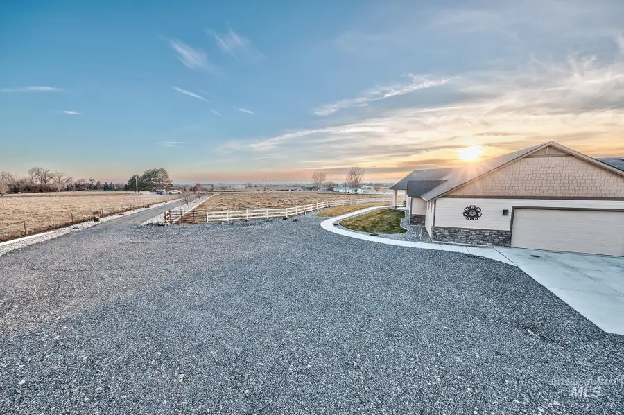 6916 E Brindle Point Dr, Nampa, ID 83687 - Image #2