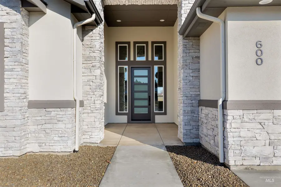 600 E Jarvis Ct, Meridian, ID 83642 - Image #2