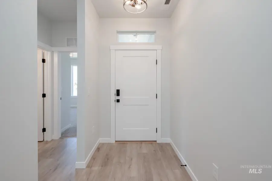 5489 S Bittercreek Ave, Meridian, ID 83642 - Image #2