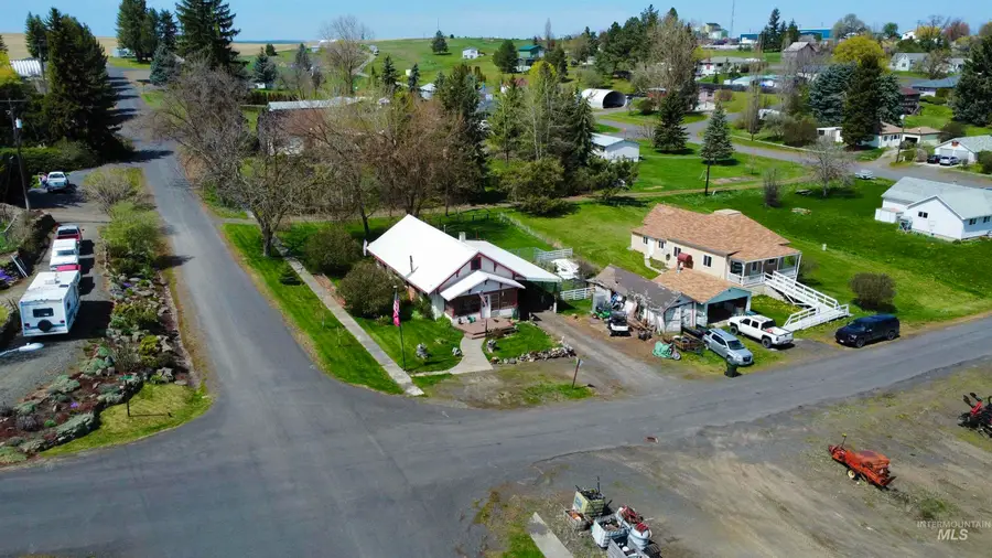 412 Walnut St, Nezperce, ID 83543 - #3