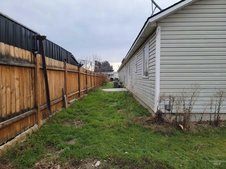 1324 -1328 N Flamingo Ct, Nampa, ID 83651 - Image #3