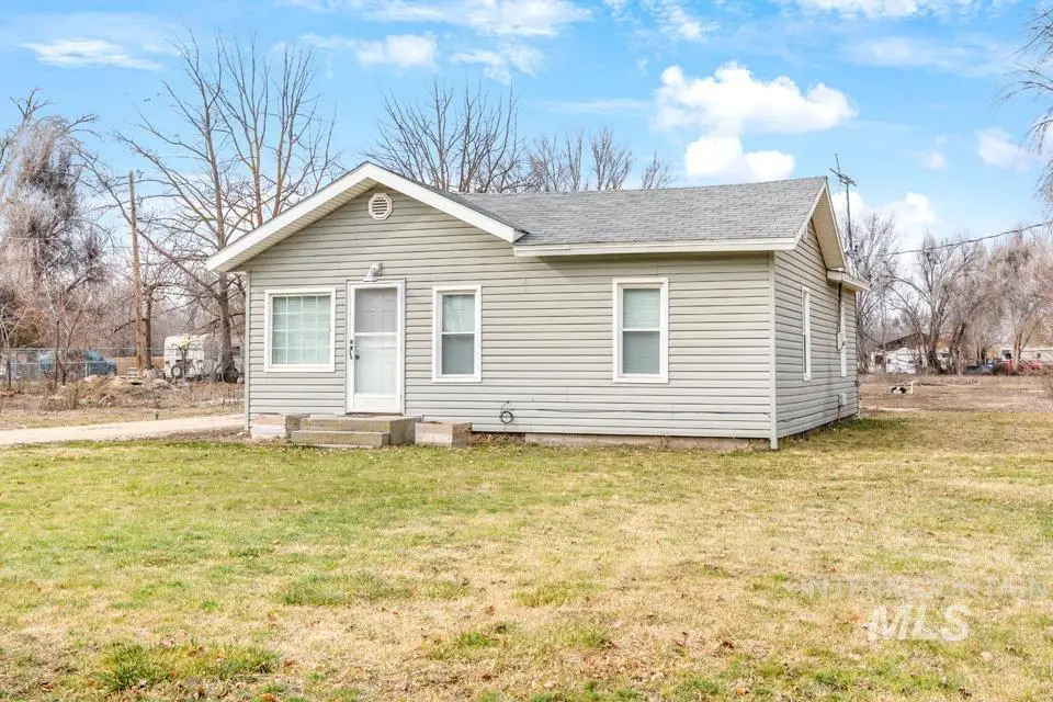 414 S 11th St, Payette, ID 83661 - #1