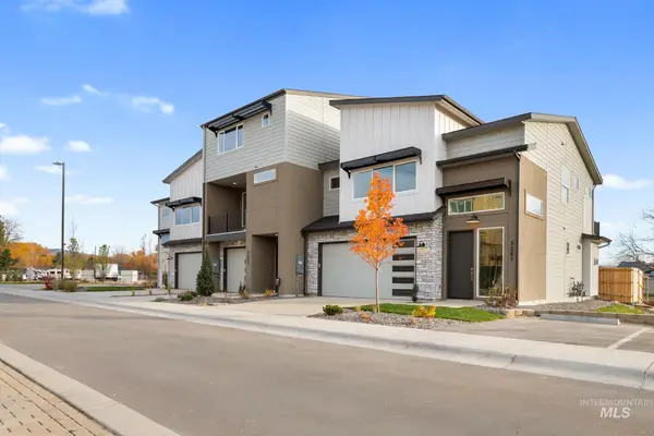 5288 N River Water Ln, Garden City, ID 83614