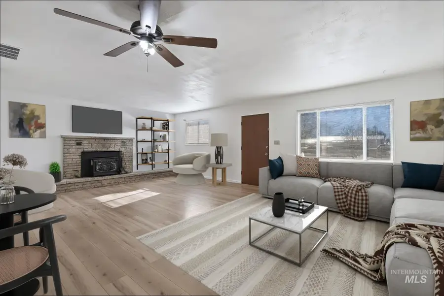 916 E Liberty Street, Weiser, ID 83672 - #2