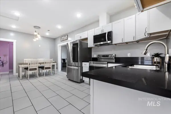 2420 Sw Buckey Dr, Mountain Home, ID 83647