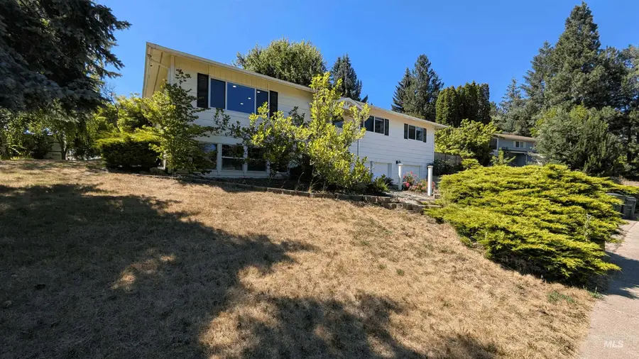 1857 Conestoga St, Moscow, ID 83843 - #2