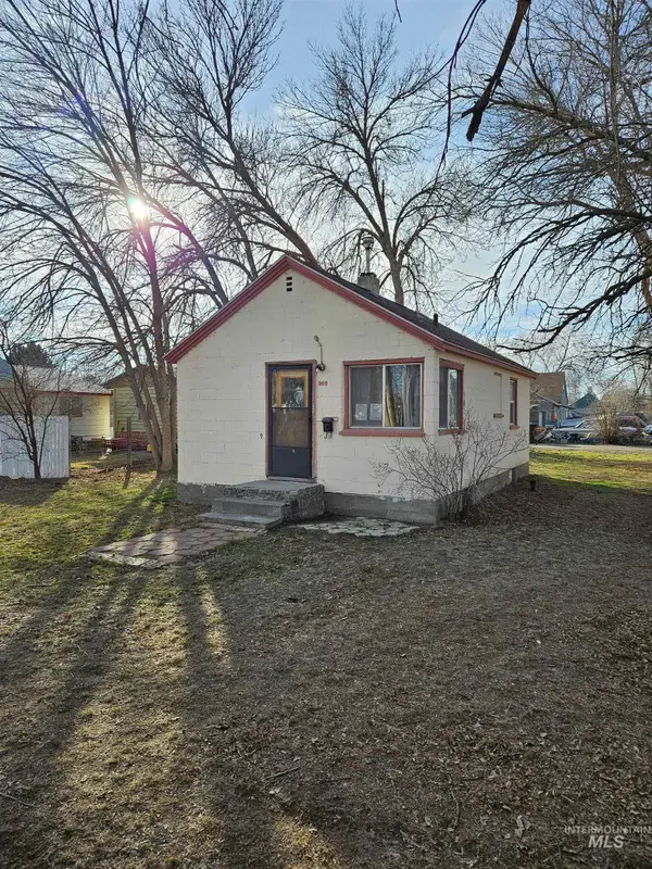 909 Oregon St, Gooding, ID 83330