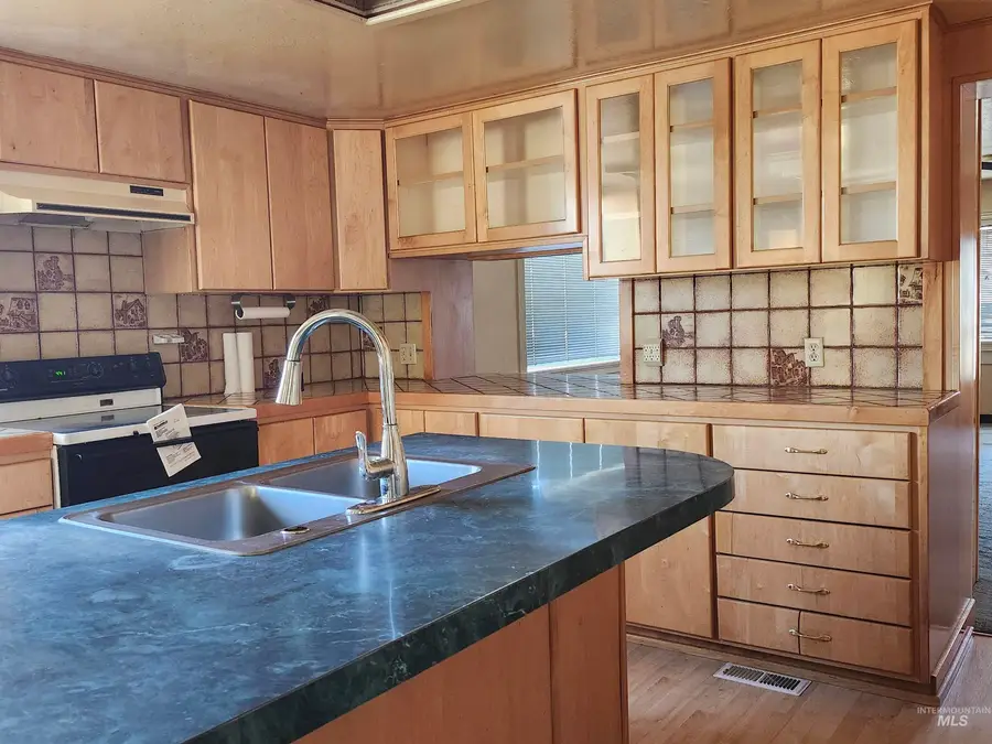 111 S Elder, Nampa, ID 83686 - Image #2