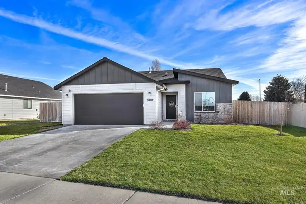 1810 N Thunderbolt St, Mountain Home, ID 83647