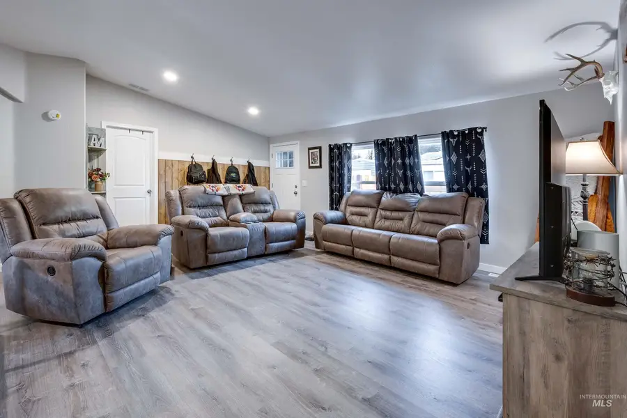 813 Bentz St, Troy, ID 83871 - #2