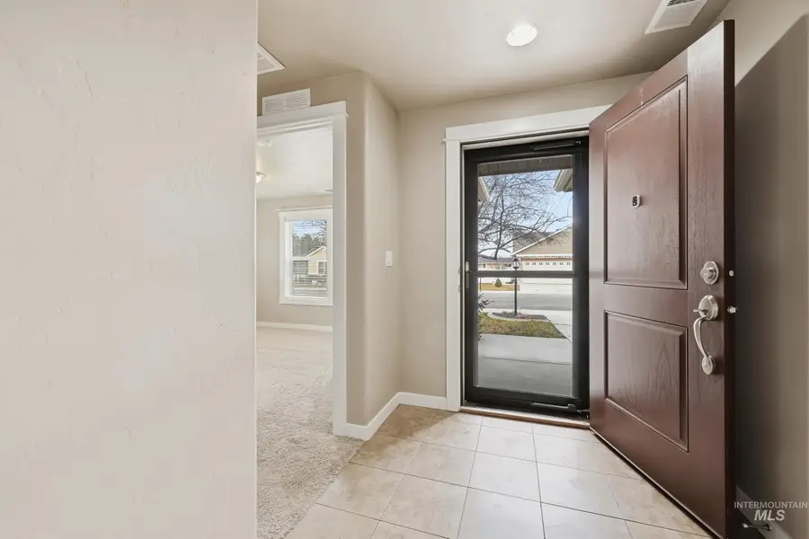 419 W Thornwood St, Nampa, ID 83686 - #3