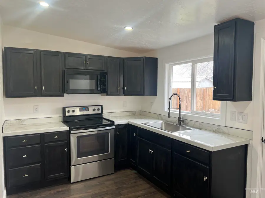 511 N 10th St, Payette, ID 83661 - #3