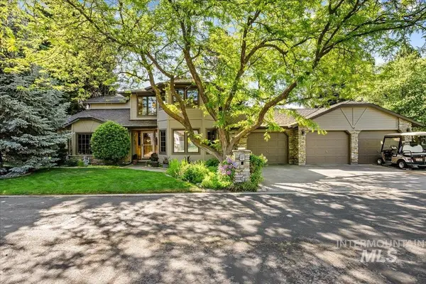 704 N Nicklaus Ln, Eagle, ID 83616