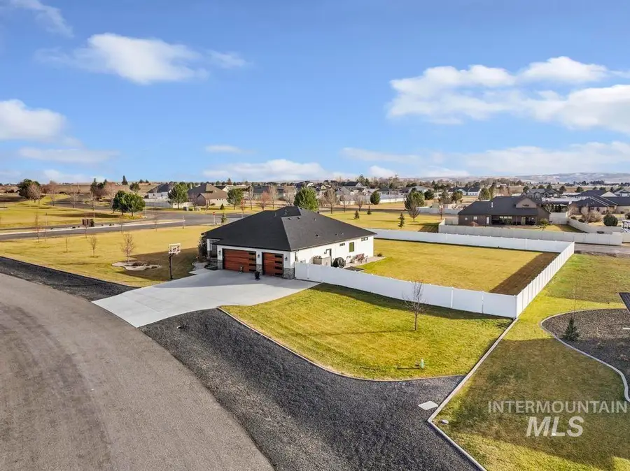 3827 Susan Circle W, Hansen, ID 83334 - #2