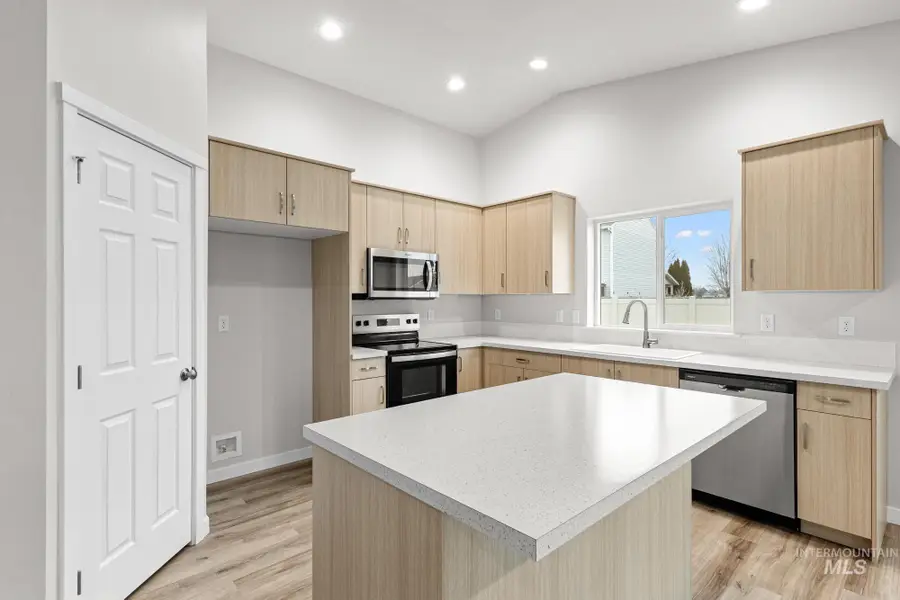 951 NE Trailridge St, Mountain Home, ID 83647 - #3