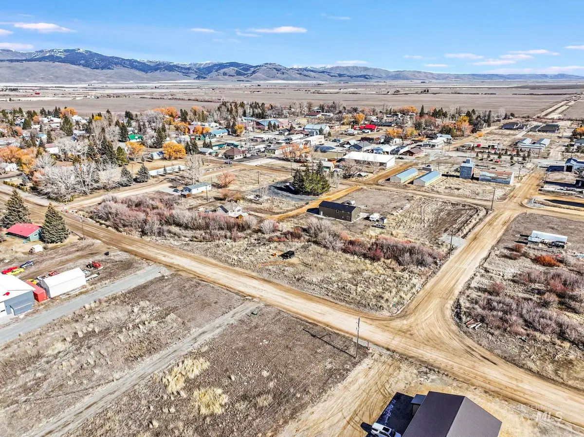 305 W Spruce Ave, Fairfield, ID 83327 - #1