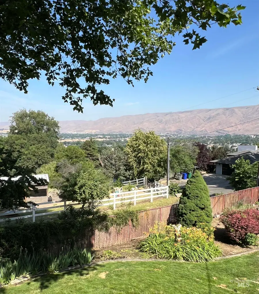 1605 Vineyard Dr., Lewiston, ID 83501 - #3