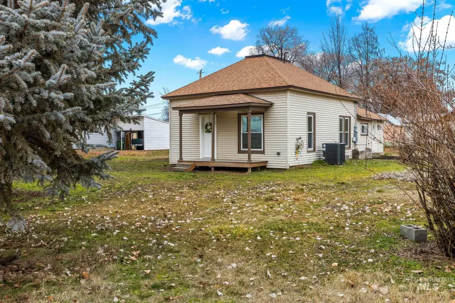 202 E Park Ave, New Plymouth, ID 83655 - #2