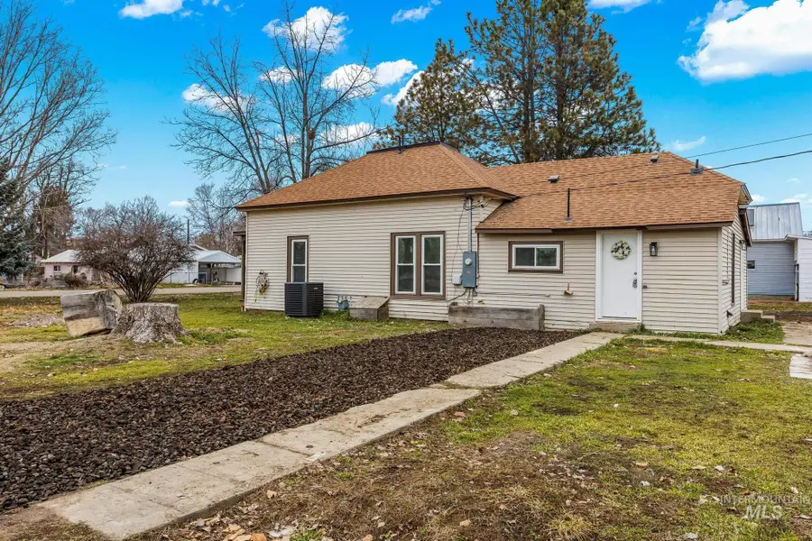 202 E Park Ave, New Plymouth, ID 83655 - #3