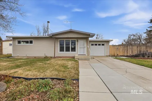 110 Abbott Dr, Mountain Home, ID 83647